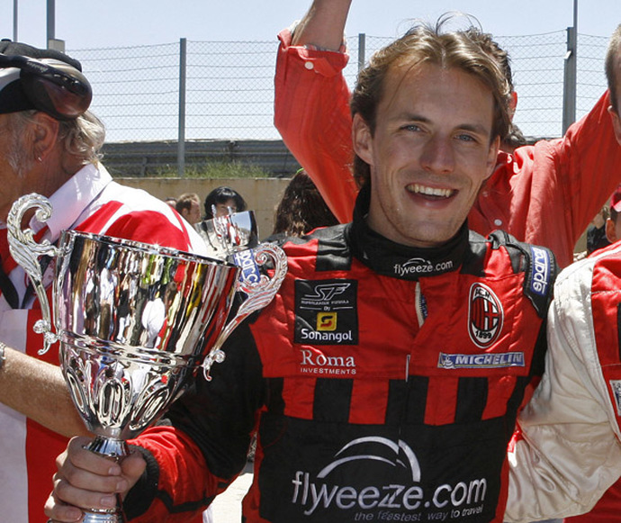 Yelmer Buurman met beker.jpg