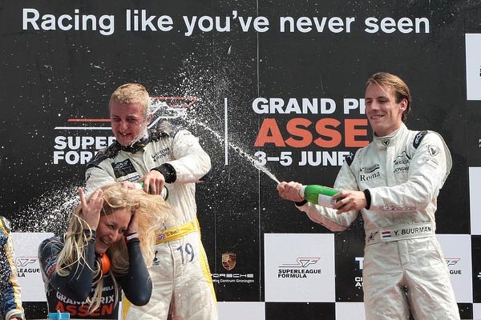 Yelmer champagne web.jpg