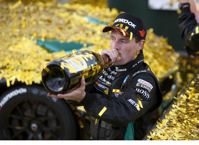 Web Yelmer Buurman aan de champagne.jpg